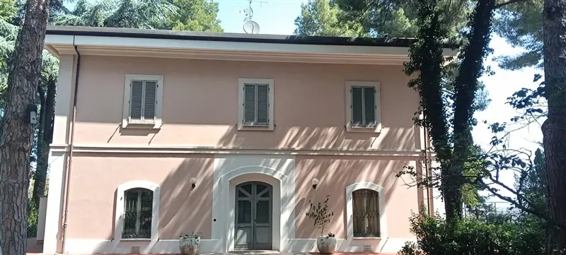 Facciata della villa indipendente a Covignano, Rimini